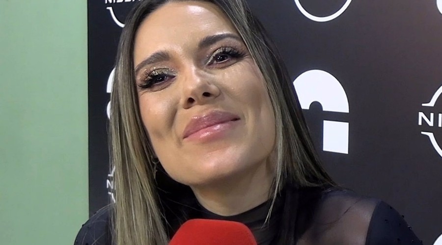 Lorena Gómez da un concierto en Sevilla arropada por su marido y su cuñada