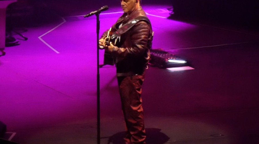 Alejandro Sanz arrasa en el Palau Sant Jordi: Barcelona vibra al ritmo de sus canciones