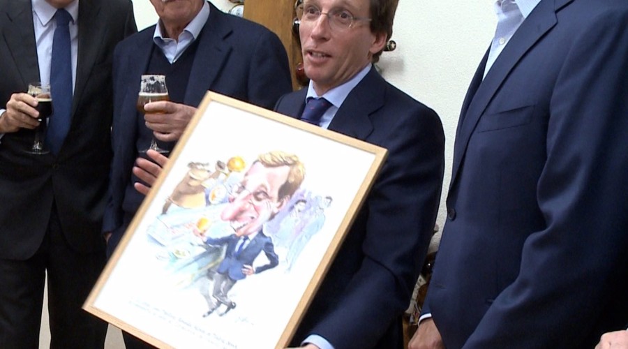 José Luis Martínez Almeida, su brindis tras hacer público su compromiso matrimonial con Teresa Urquijo