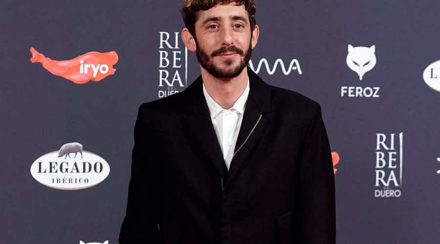Enric Auquer acude a los Premios Feroz y asegura estar "muy feliz"