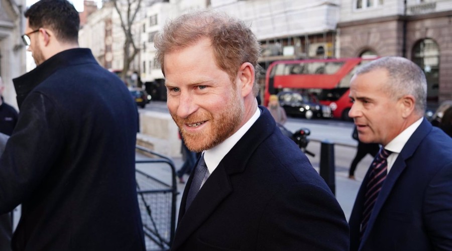 El príncipe Harry viaja a Londres sin Meghan Markle para ver a su padre tras ser diagnosticado de cáncer