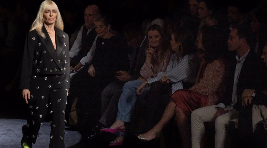María Bas, cantante de Nebulossa, debuta como modelo en la MBFWM de la mano del diseñador Pablo Erroz