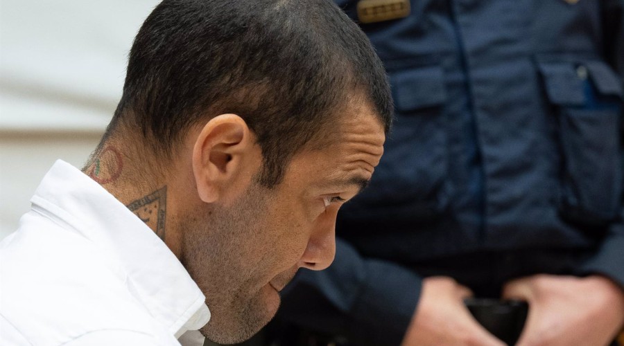 Dani Alves, condenado por agresión sexual a cuatro años y seis meses de prisión