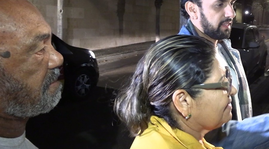 La familia de Dani Alves llega de Brasil para arroparle. A Joana Sanz ni está ni se le espera