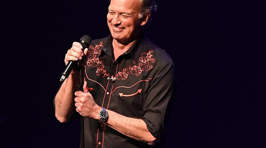 Bertín Osborne se sincera en su regreso a los escenarios. De su salud a su desconocida amistad con Frank Sinatra