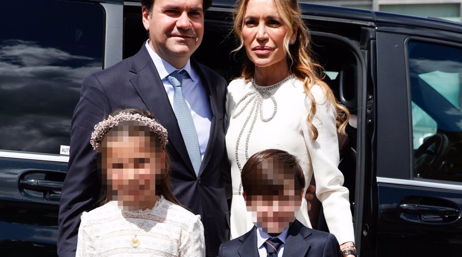 Gema Ruiz y Juan Díaz celebran la comunión de su hija Julieta