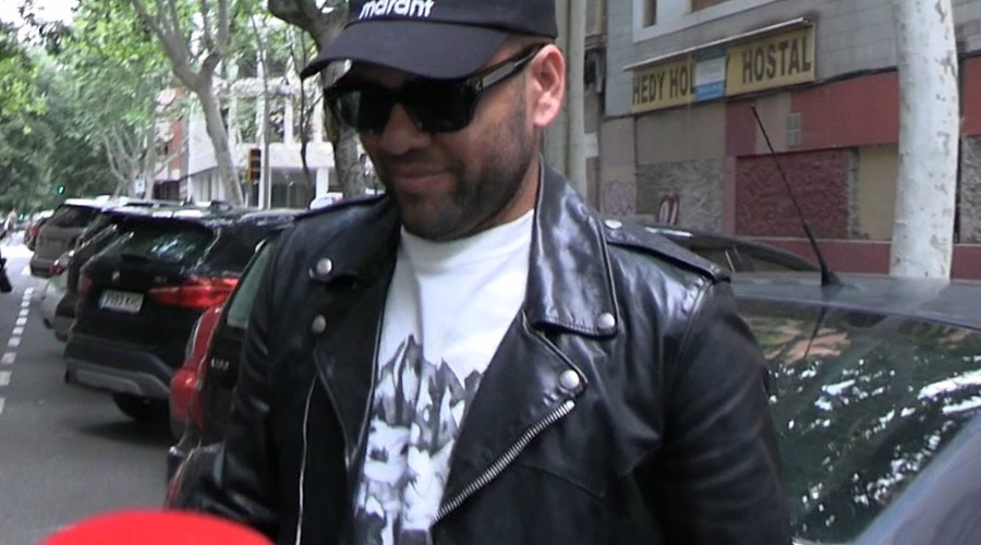 Dani Alves reacciona con una reveladora frase a los rumores de mudanza a Tenerife con Joana Sanz: "Solo hay una vida"
