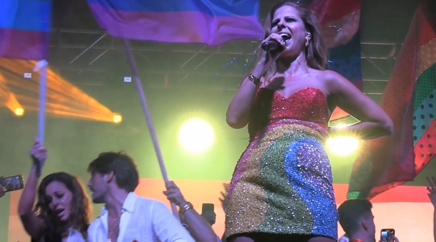 Pastora Soler enloquece a Sevilla con su emocionante pregón del Orgullo