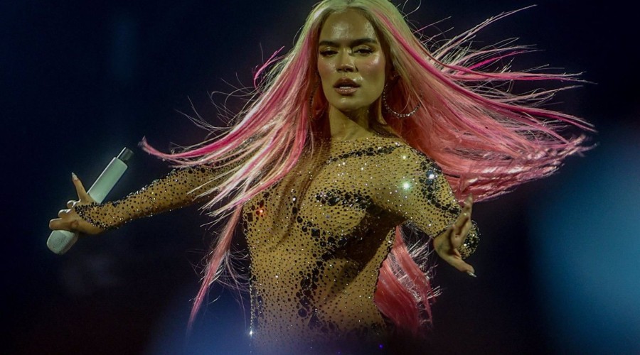 Karol G triunfa en su primera noche en el Santiago Bernabéu